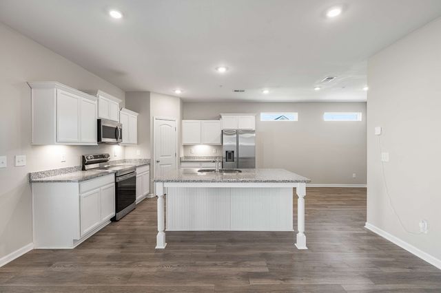 719 Reflections Ln, Pleasant View, TN 37146