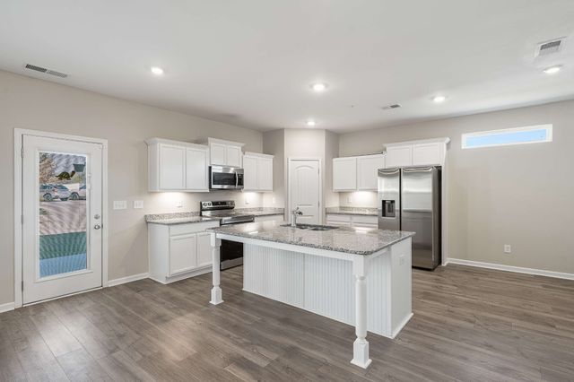 719 Reflections Ln, Pleasant View, TN 37146