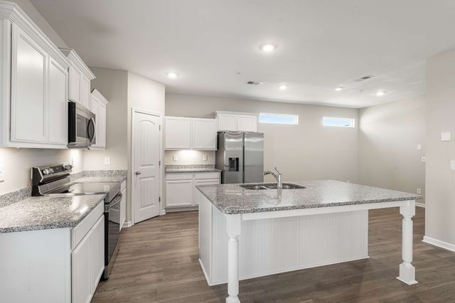 719 Reflections Ln, Pleasant View, TN 37146