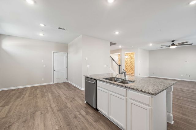 719 Reflections Ln, Pleasant View, TN 37146