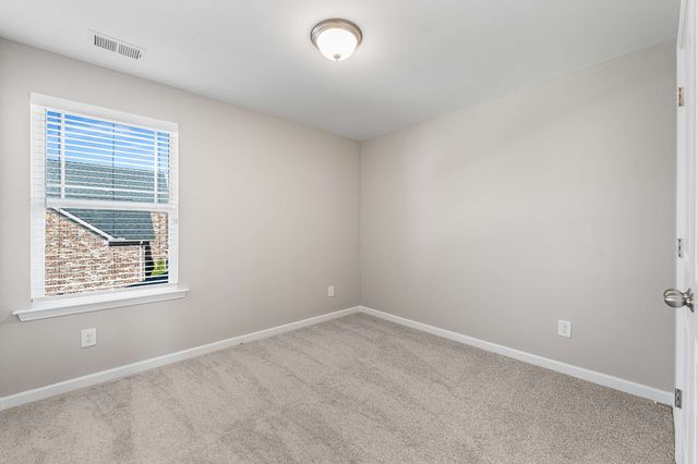 719 Reflections Ln, Pleasant View, TN 37146