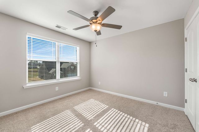 719 Reflections Ln, Pleasant View, TN 37146