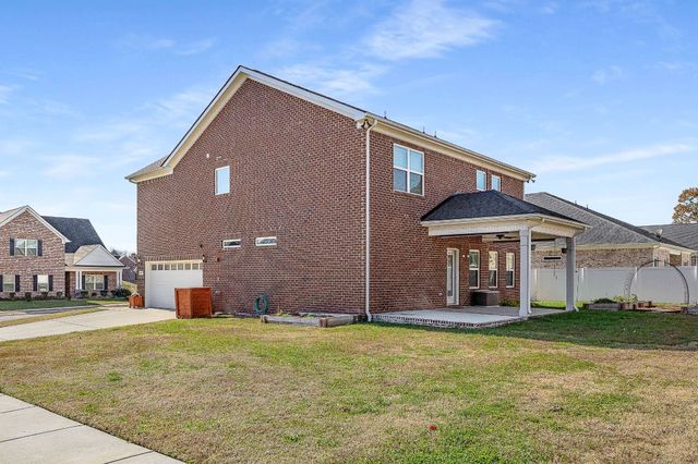 719 Reflections Ln, Pleasant View, TN 37146