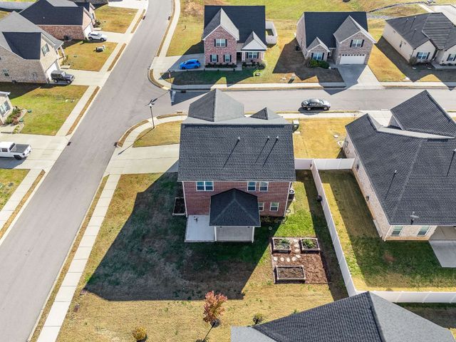 719 Reflections Ln, Pleasant View, TN 37146