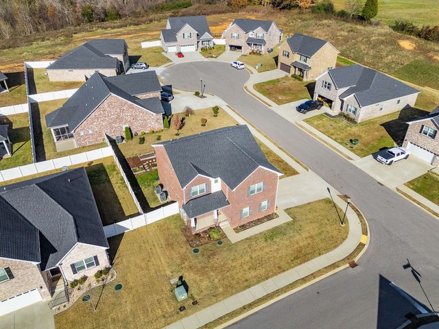 719 Reflections Ln, Pleasant View, TN 37146