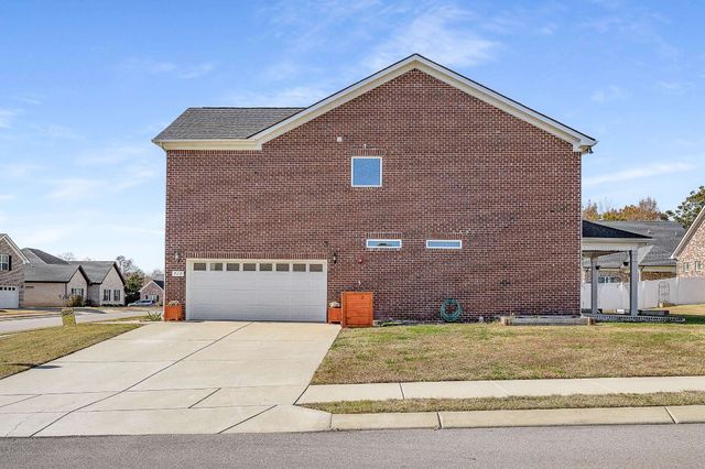 719 Reflections Ln, Pleasant View, TN 37146