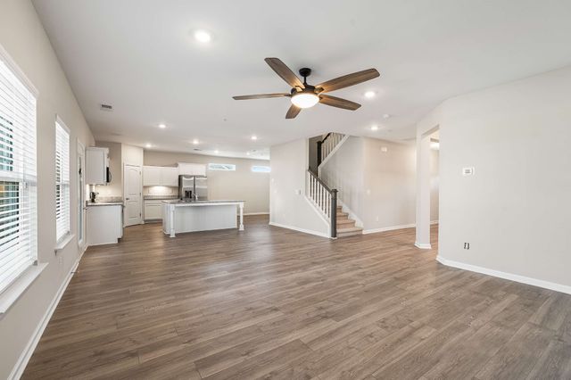 719 Reflections Ln, Pleasant View, TN 37146