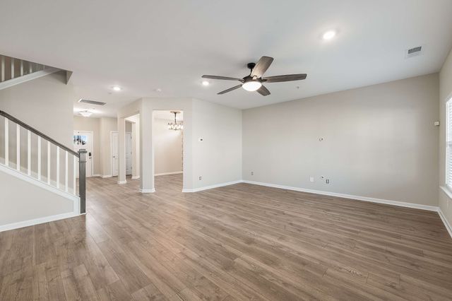 719 Reflections Ln, Pleasant View, TN 37146