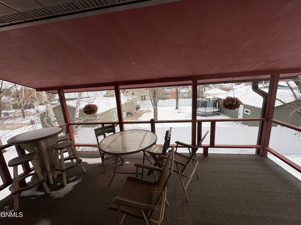 21 6th Avenue NW, LaMoure, ND 58458 photo 10