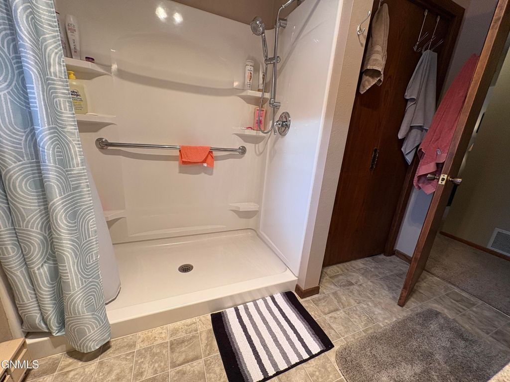 21 6th Avenue NW, LaMoure, ND 58458 photo 13