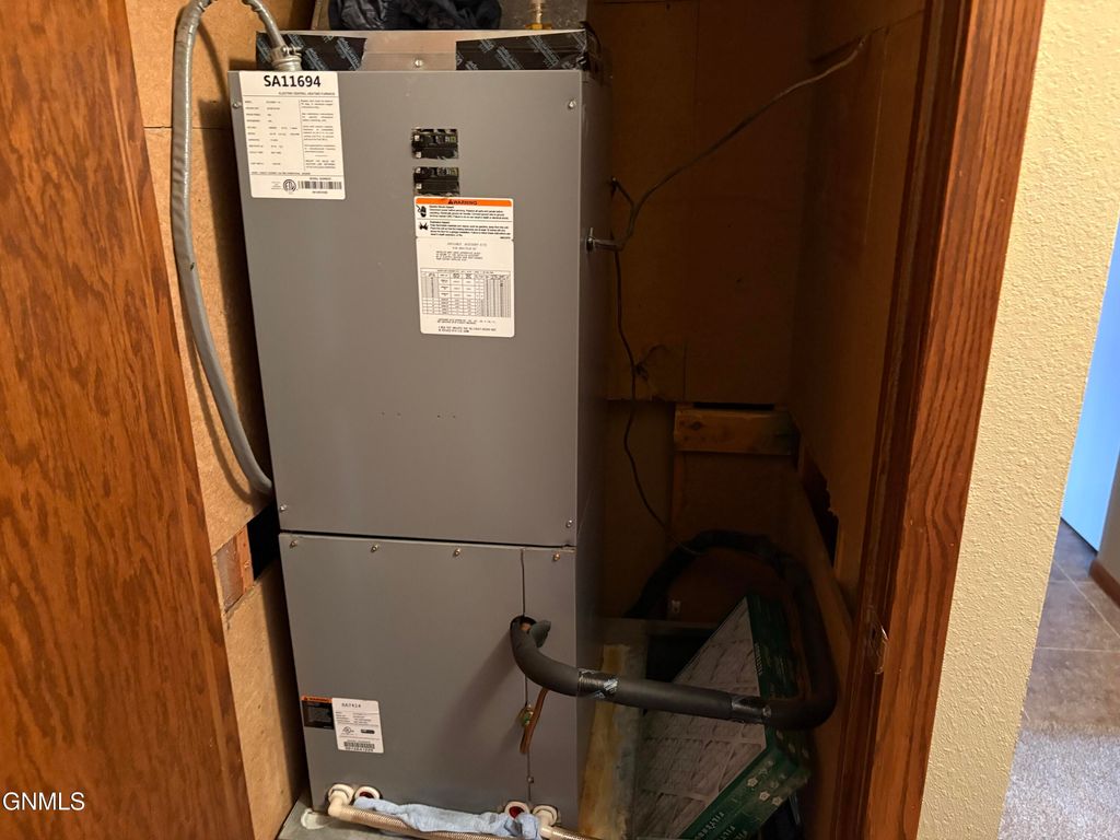 21 6th Avenue NW, LaMoure, ND 58458 photo 17