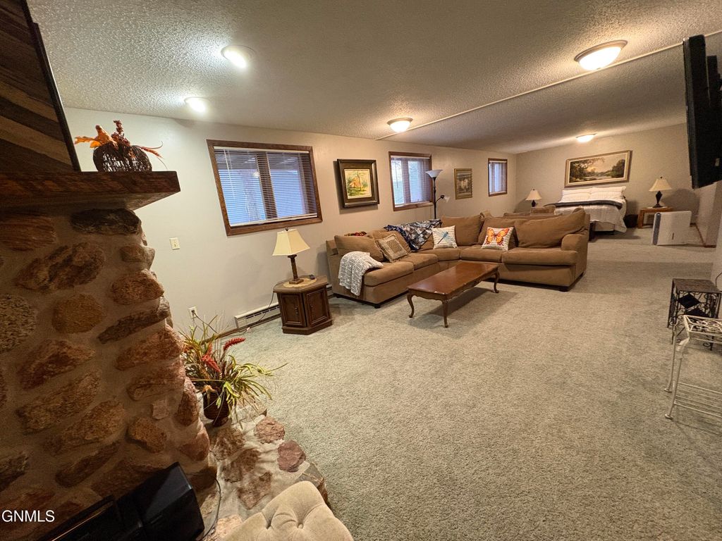 21 6th Avenue NW, LaMoure, ND 58458 photo 28