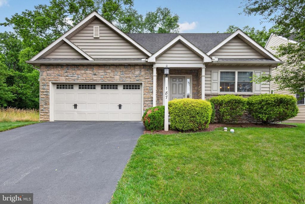 187 WAYPOINT DR, Lancaster, PA 17603