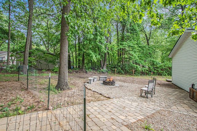 13262 Country Ln, New Buffalo, MI 49117