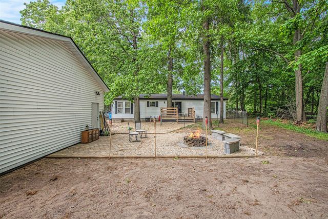 13262 Country Ln, New Buffalo, MI 49117