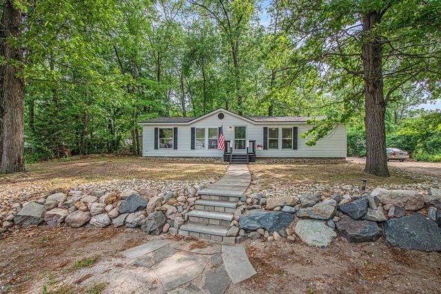 13262 Country Ln, New Buffalo, MI 49117