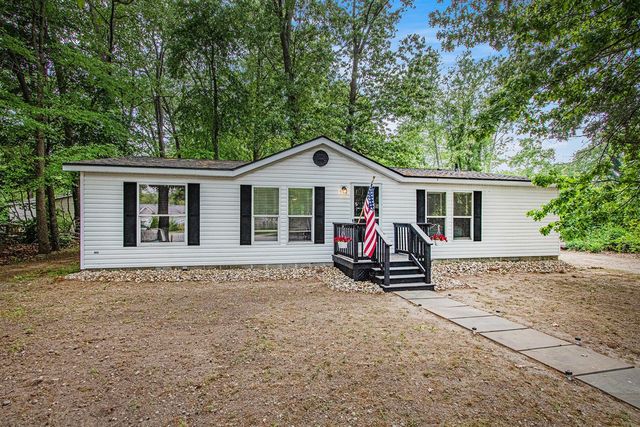 13262 Country Ln, New Buffalo, MI 49117