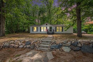 13262 Country Ln, New Buffalo, MI 49117