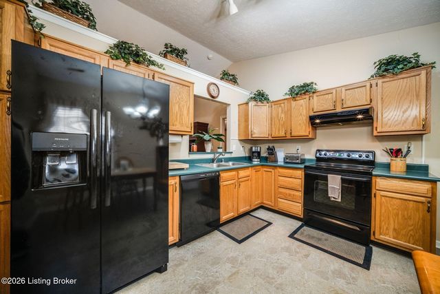 181 Shawnee Cir, Mt Washington, KY 40047