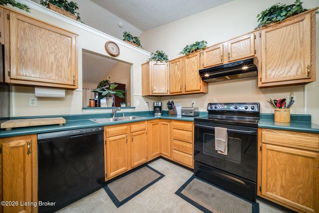 181 Shawnee Cir, Mt Washington, KY 40047