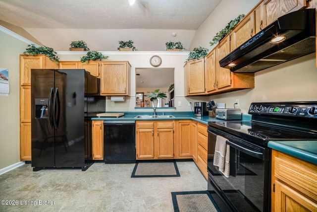 181 Shawnee Cir, Mt Washington, KY 40047