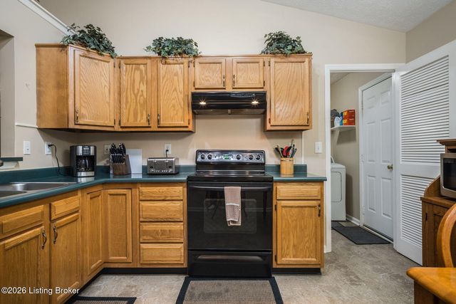 181 Shawnee Cir, Mt Washington, KY 40047