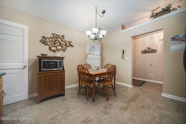 181 Shawnee Cir, Mt Washington, KY 40047