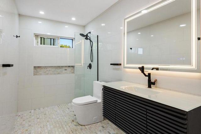 1177 N Sunrise Way, Palm Springs, CA 92262