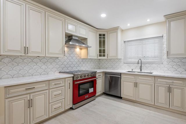 1177 N Sunrise Way, Palm Springs, CA 92262