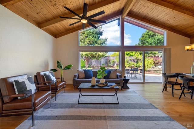 3329 Bonita Vista Ln, Santa Rosa, CA 95404