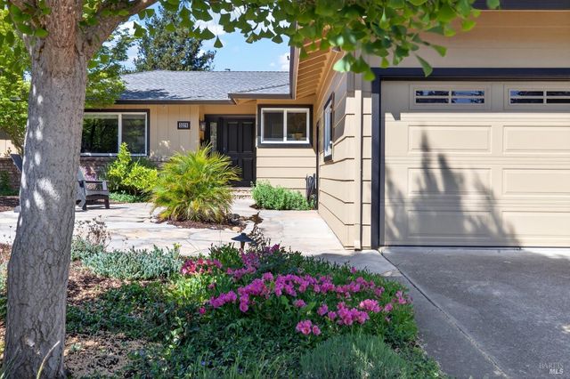 3329 Bonita Vista Ln, Santa Rosa, CA 95404