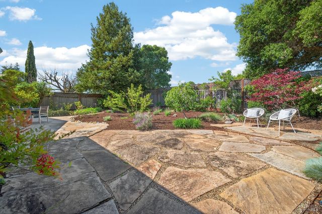 3329 Bonita Vista Ln, Santa Rosa, CA 95404