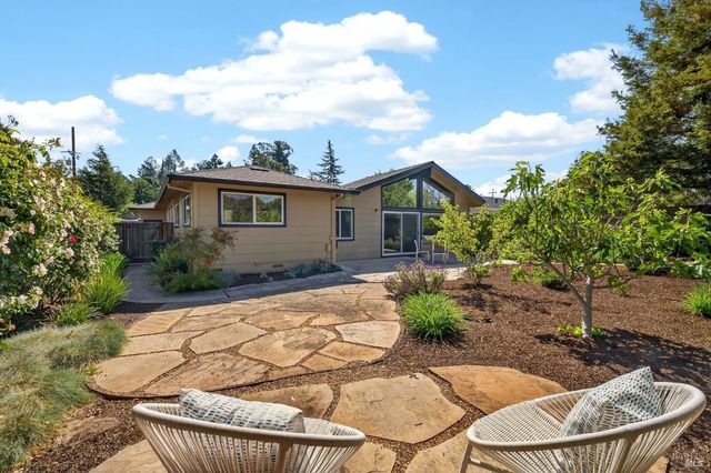 3329 Bonita Vista Ln, Santa Rosa, CA 95404
