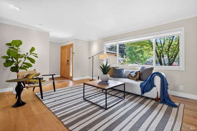 3329 Bonita Vista Ln, Santa Rosa, CA 95404