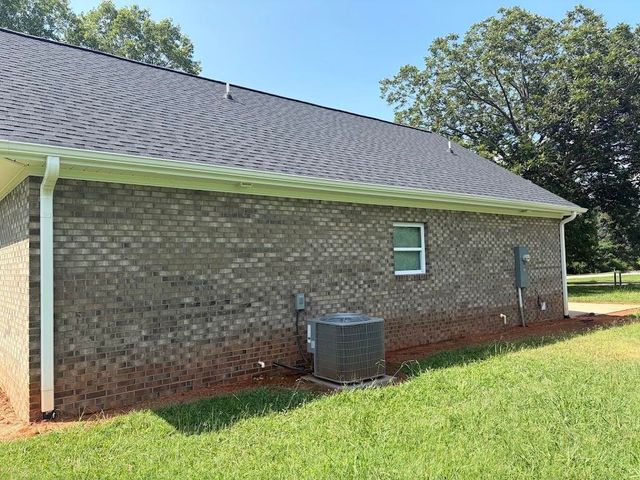 354 Whelchel Rd, Gaffney, SC 29341