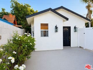 19052 1/2 Friar St, Tarzana, CA 91335