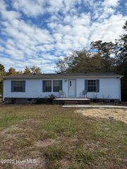 206 Dunn Road, Sneads Ferry, NC 28460