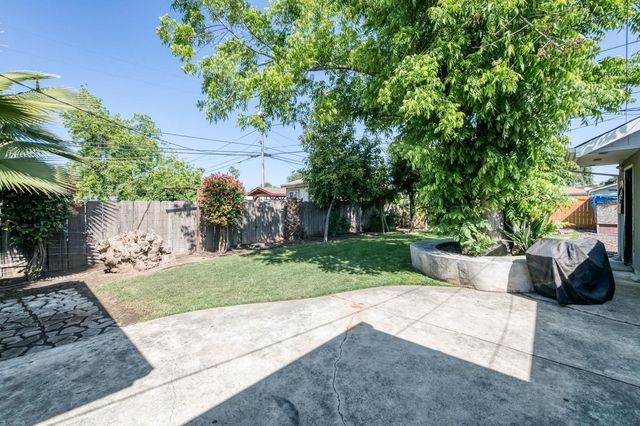 384 W Fir Avenue, Pinedale, CA 93650