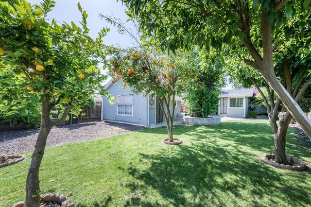 384 W Fir Avenue, Pinedale, CA 93650