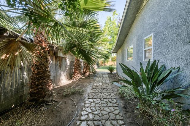 384 W Fir Avenue, Pinedale, CA 93650