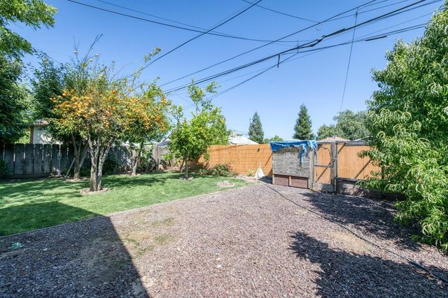 384 W Fir Avenue, Pinedale, CA 93650