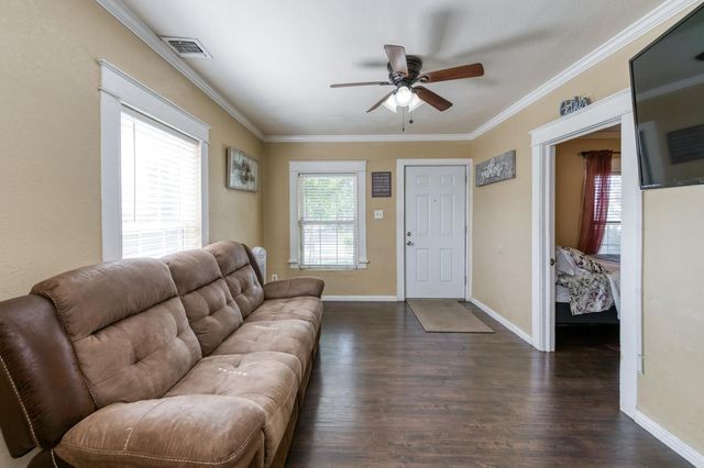 384 W Fir Avenue, Pinedale, CA 93650