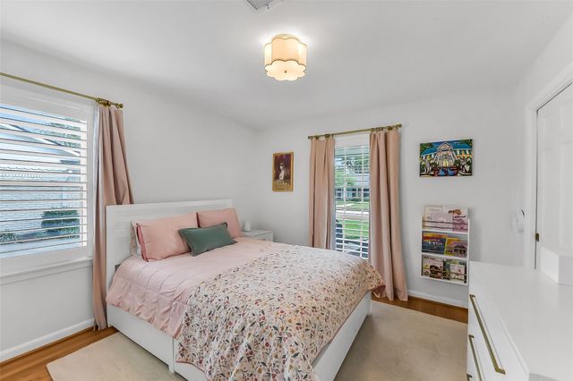 7706 Meadowbriar Lane, Houston, TX 77063