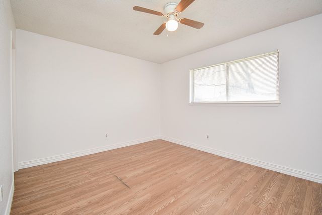 4906 E Orem Drive, Houston, TX 77048