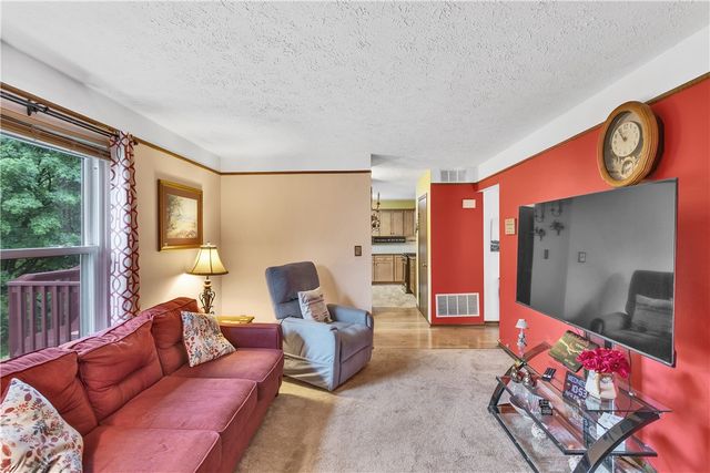 156 Dinwiddie Dr, Plum Boro, PA 15068