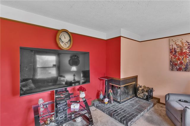 156 Dinwiddie Dr, Plum Boro, PA 15068