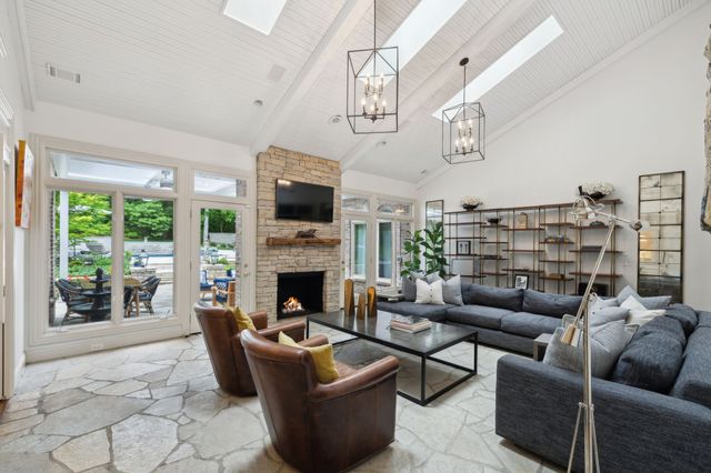 915 Calloway Dr, Brentwood, TN 37027