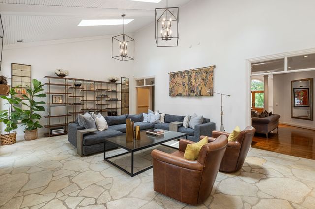 915 Calloway Dr, Brentwood, TN 37027