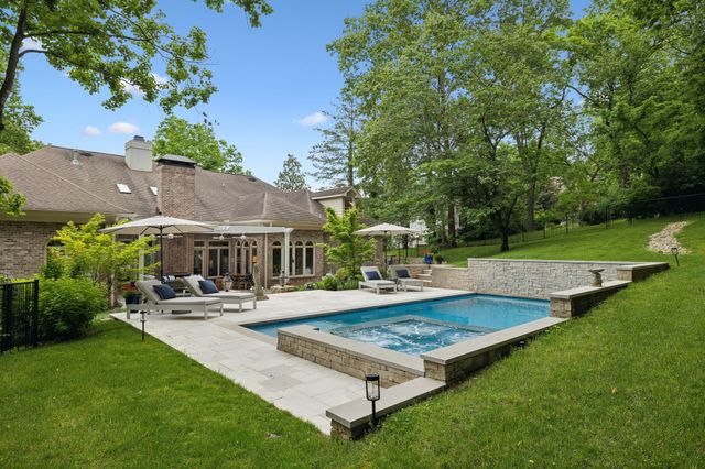 915 Calloway Dr, Brentwood, TN 37027