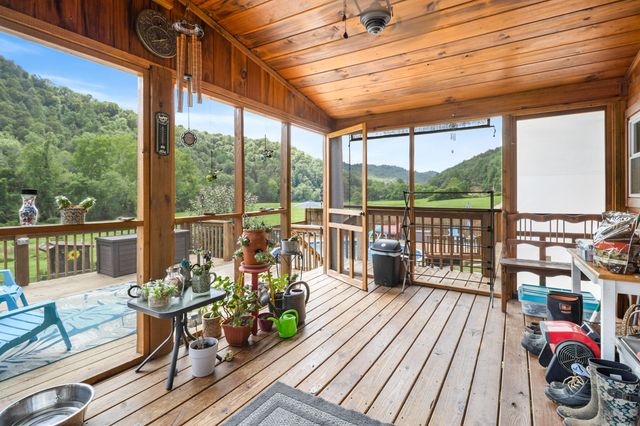 4264 1482 Highway, Oneida, KY 40972